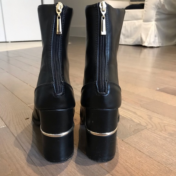 Heals with Gold Accent - Picture 4 of 4